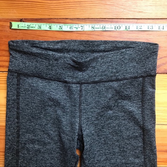 Under Armour Gray Capris Leggings, EUC, S - Picture 4 of 12